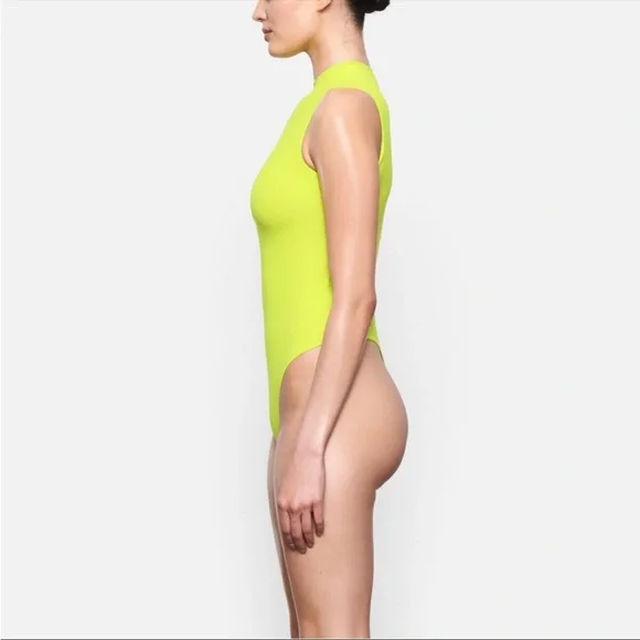SKIMS Neon Lime Fits Everybody Bodysuit NEW Green Highlighter - Picture 2 of 10